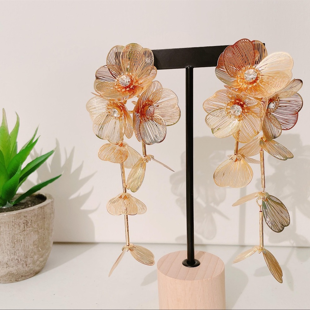 Princess Kate Earrings Gold Floral Statement Earrings New!!! - Picture 4 of 10